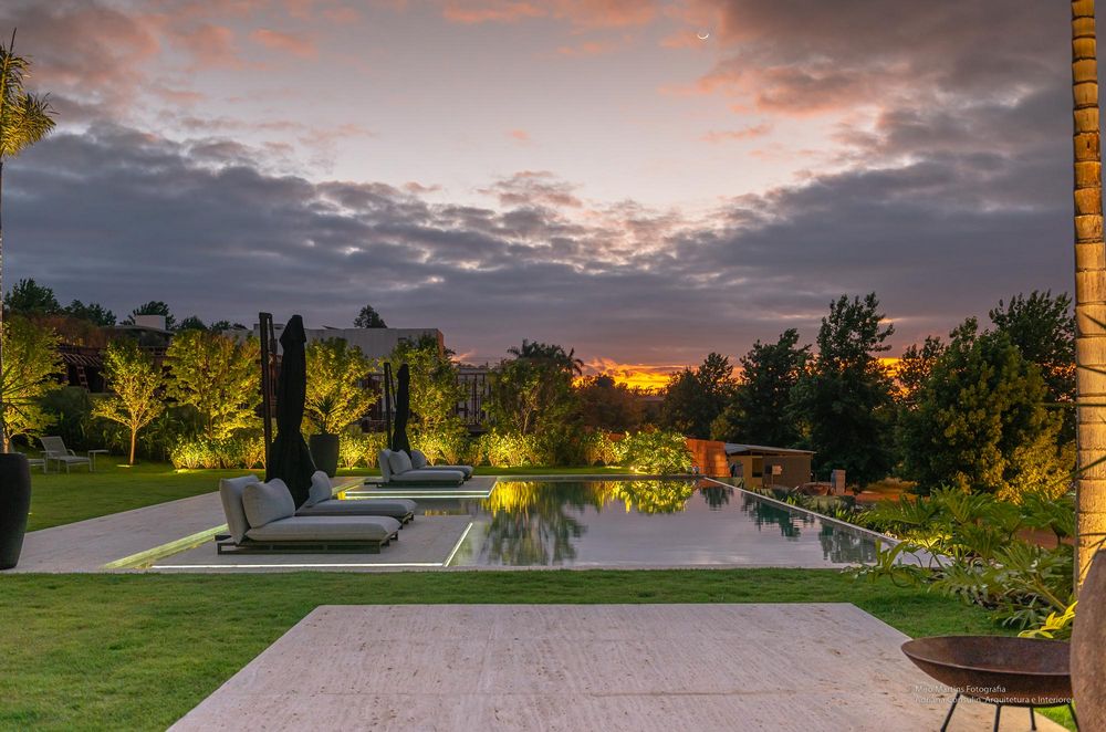 Jardim ao pôr do sol